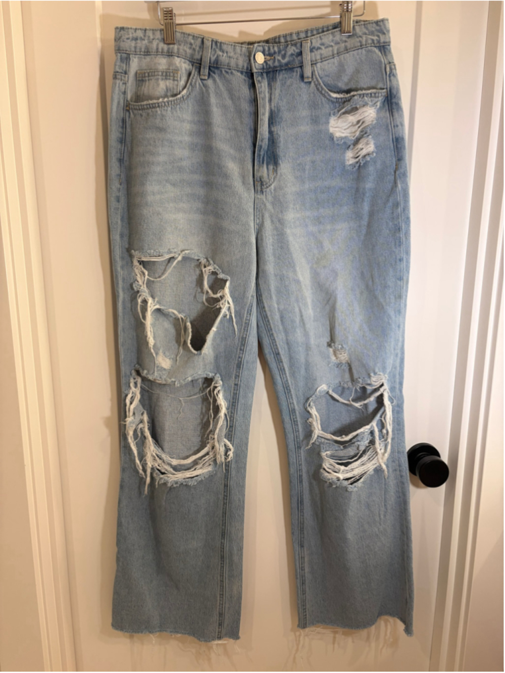 Flying Monkey Distressed Light Wash Boyfriend Relaxed Jeans Size 31 EUC